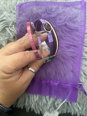NWT PURPLE MAGNETIC BRACELET WITH PURPLE POUCH
